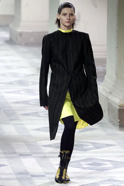 Look 1